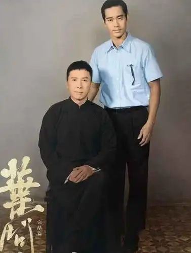 《叶问4》票房5天破4亿,甄子丹和陈国坤合影,像极了"叶问与李小龙"