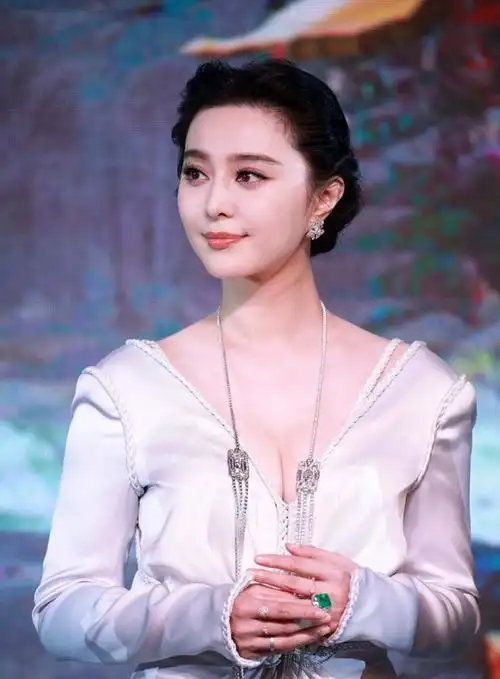 赘肉 美乳?范爷两面简直让我不敢相信我的眼睛