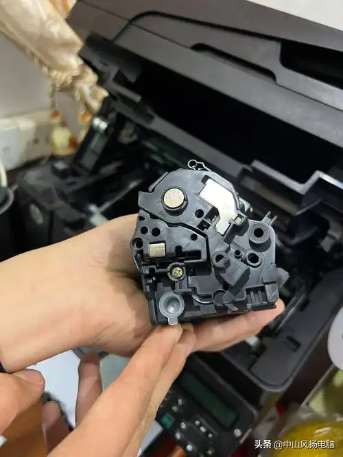 惠普打印机加墨粉步骤图解(职场小白如何给惠普打印机加碳粉,打印机加