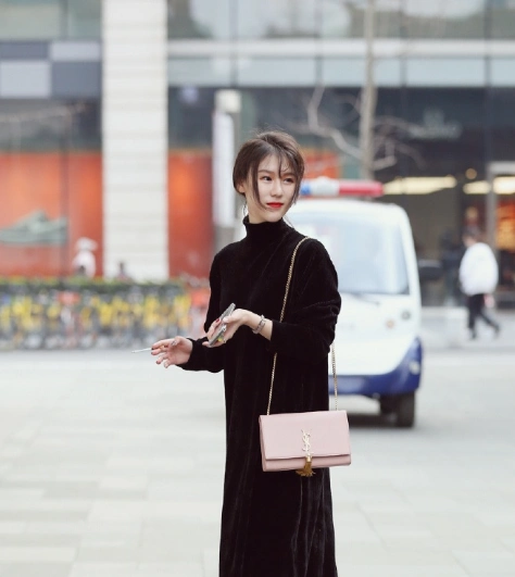 街拍美女:最后一个身高190的小姐姐,站姿简直绝了!不忍直视!