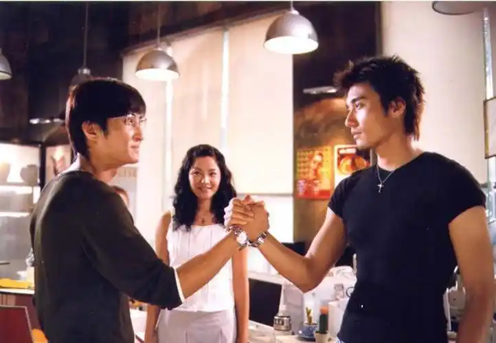 认识他则是因为他和瞿颖合作的电视剧《真情告白》,彼时两人在表演上