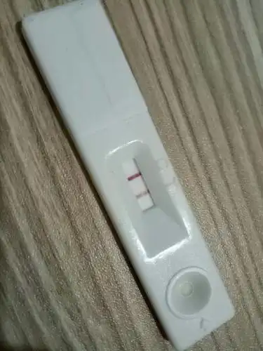 报告显示未孕,但自己用验孕棒.验了是怀孕,这是什么问题