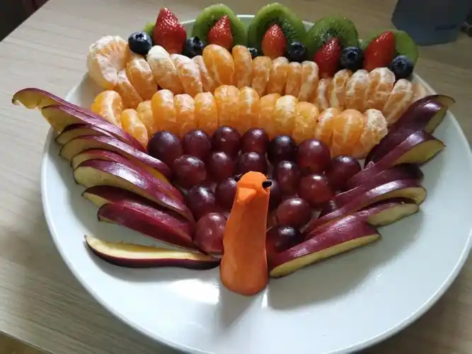 记睿智幼儿园芽芽一班"水果拼盘大比拼"活动