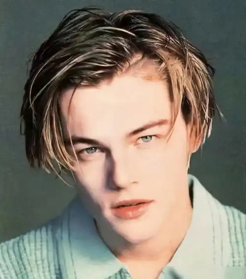 外媒曝小李子和女友订婚,逆天颜值终有机会传承