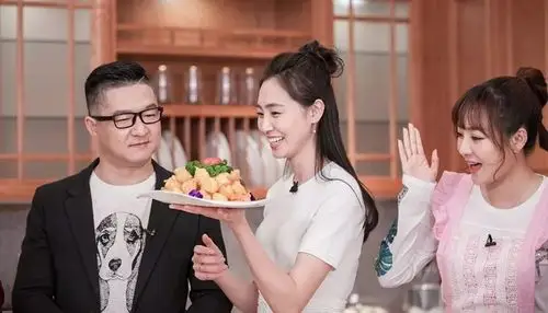 暖暖的味道主持人马丁一家五口生日宴超模辣妈还有三里屯彭于晏