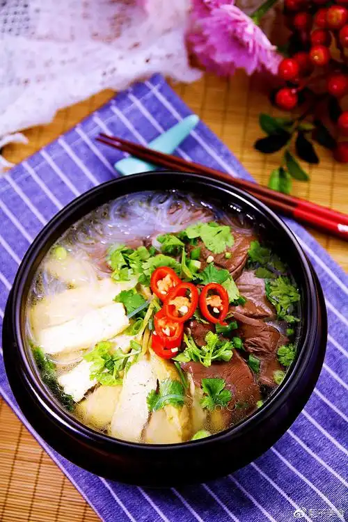 立冬了,来碗鸭血粉丝汤,越吃越暖