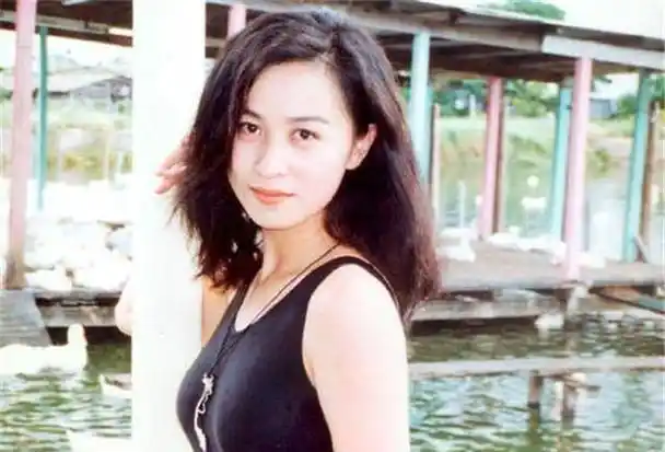 28年前,刘嘉玲遭绑架拍照片,当年的绑匪下场如何呢?_媒体_香港_伤害