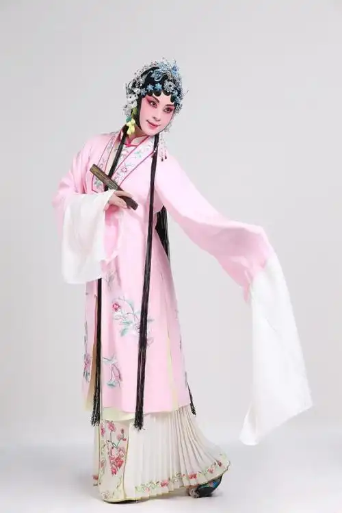 一件越剧武旦戏服,源自上世纪五十年代,越剧诞生地