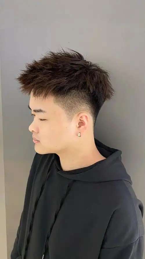 今夏超火的男士发型清凉显精神越来越多男士这样剪