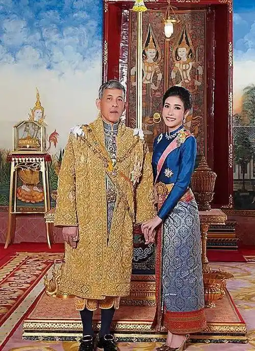 原创泰国王后胆子真大看泰王在发呆连拖带拽拉回来不怕被废除