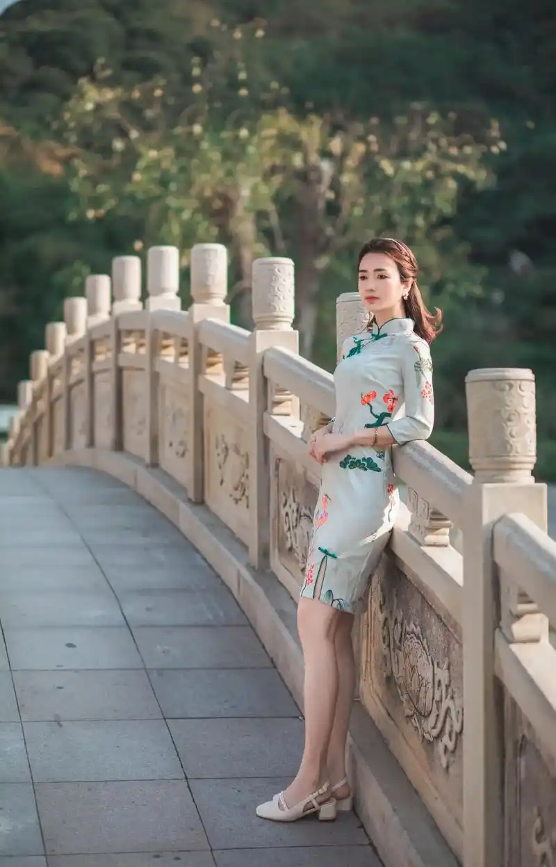 东方女性之美,唯有旗袍最能诠释.人间纵有百媚千红,唯独你是情 - 抖音