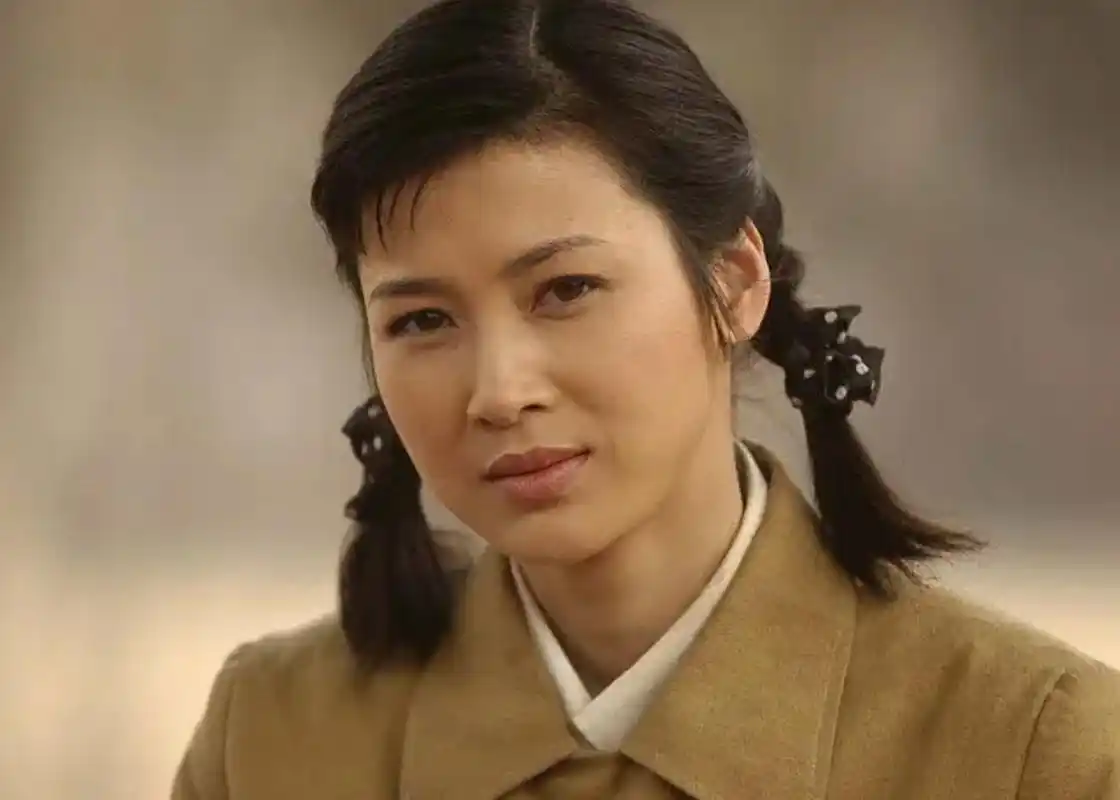 回顾亮剑女神童蕾情断周一围富商丈夫入狱3年她幸福吗