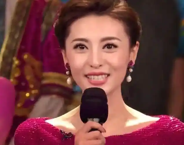 中国大学生考研网:央视美女主持人张舒越,高分考上北大研究生,优秀的