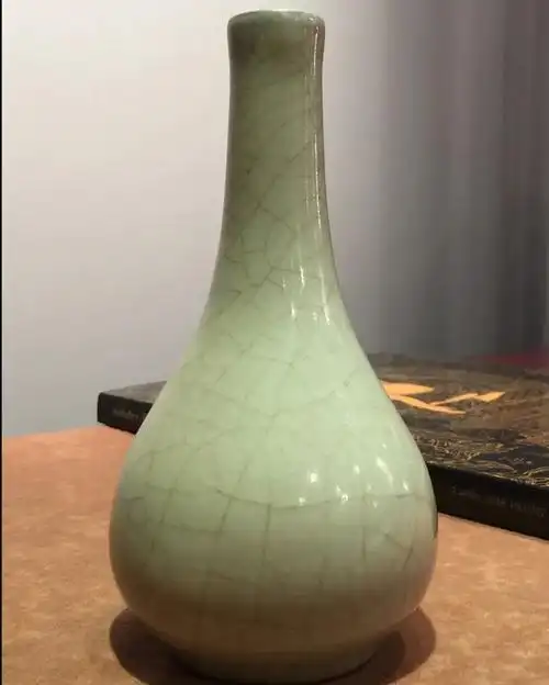 南宋官窑青瓷胆式瓶(中国大陆私人收藏)