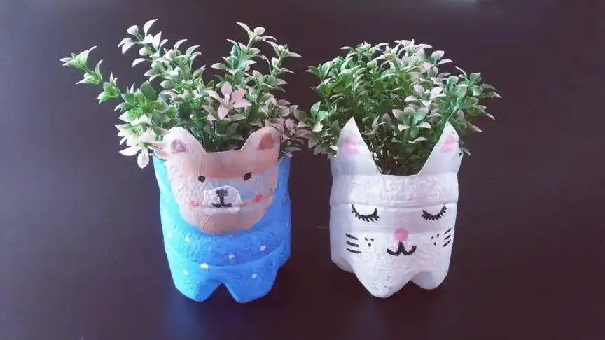 空饮料瓶变废为宝,简单几步diy出漂亮的花瓶,摆在桌子上美美哒