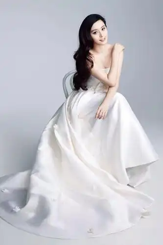 10位女星婚纱照:赵丽颖,范冰冰像女王,迪丽热巴认不出