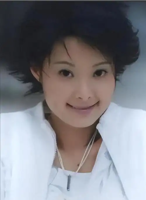 回顾曾经有多狂如今就有多凉无戏可拍的袁立他应该怪谁