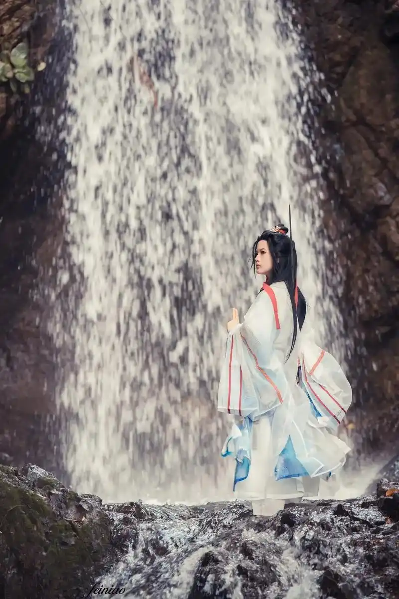 瀑布古风剑客.#古风摄影 #汉服摄影 #国风合伙人 #国风古 - 抖音
