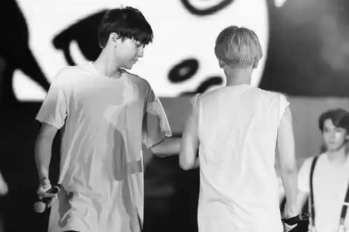 朴灿烈 边伯贤 chanyeol baekhyun 灿白 高清壁纸 来源:微博