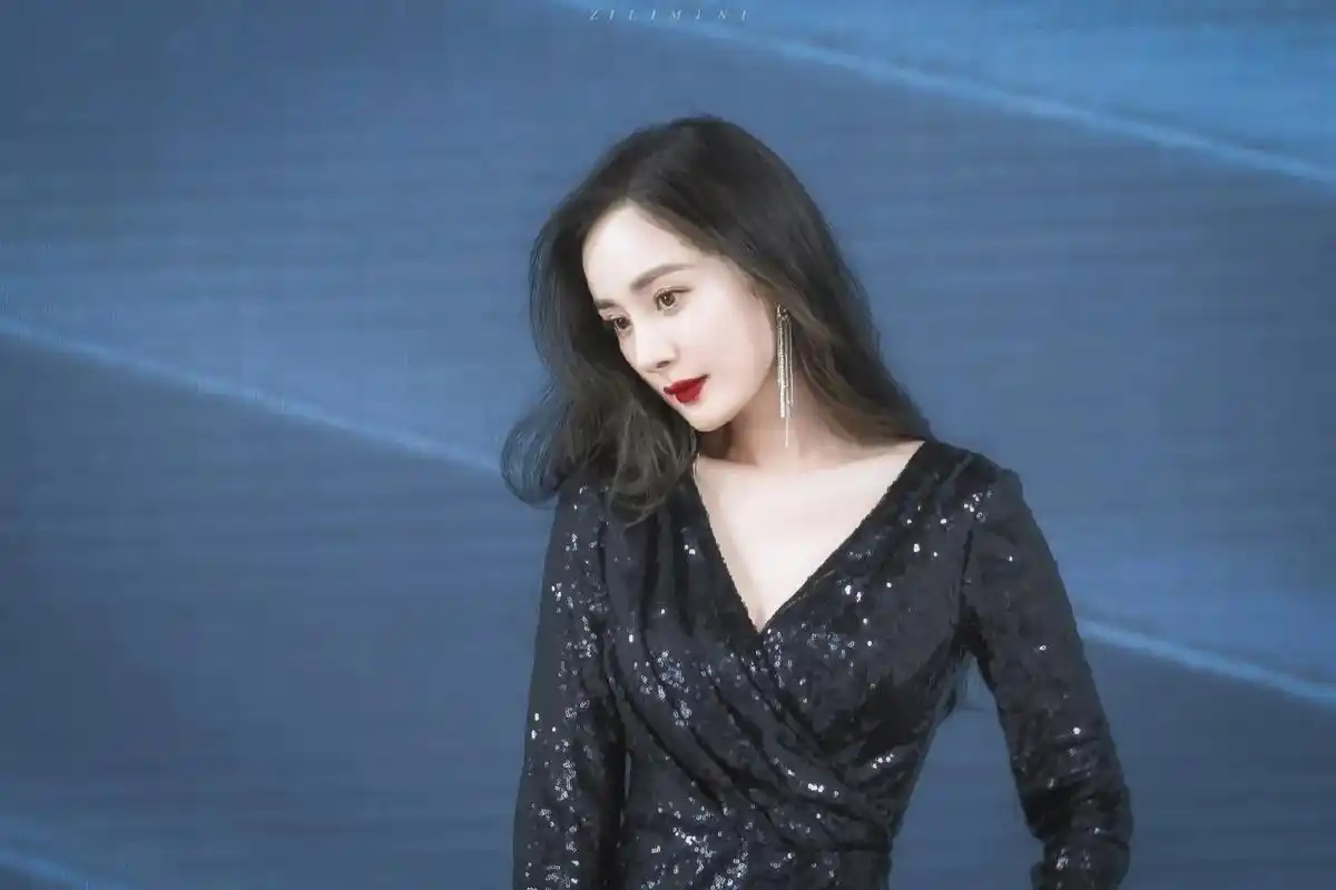 杨幂 在我平平无奇的世界里 感谢让我在最好的年纪遇见最好的 - 抖音