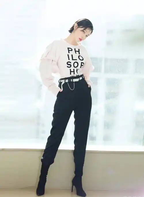 阚清子分手后变了个人,穿搭太大胆了,为了秀大长腿,裤子都不穿!