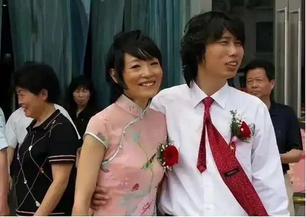 回顾歌手陈琳23岁爆红39岁从9楼一跃而下成母亲余生之痛