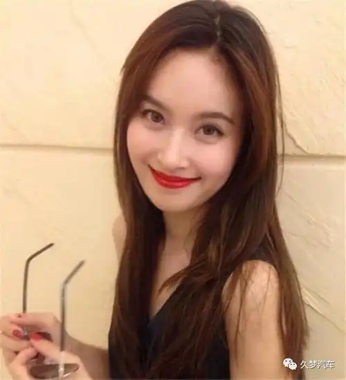 这3位变性人是娱乐圈中最美的,今一个个身价不菲,豪车出行!