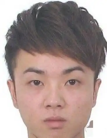 华晨宇最新素颜照曝光!满脸痘印,发际线超高