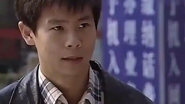 渴望城市:小伙子上头了!买彩票上瘾,手机卖了继续买!#影视混剪