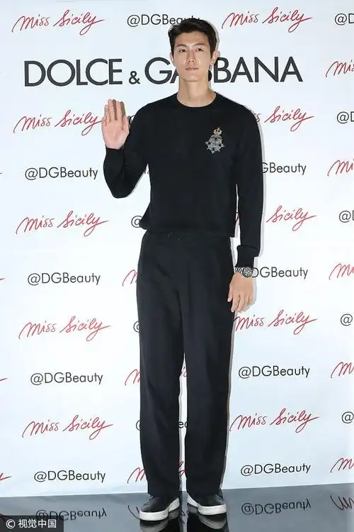 徐酉奈,金澯美同台秀美腿 任瑟雍西装变壮汉,李基宇长腿帅气