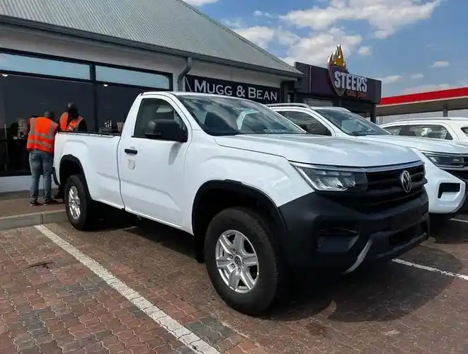 全新大众amarok皮卡实车曝光,外观很粗犷,多种风格可选择