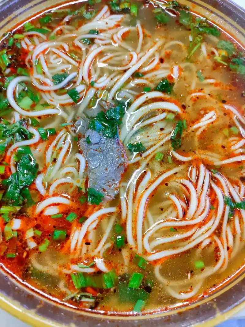 食在河大10.0.牛肉拉面地点:北苑餐厅一楼价格:8💰 - 抖音