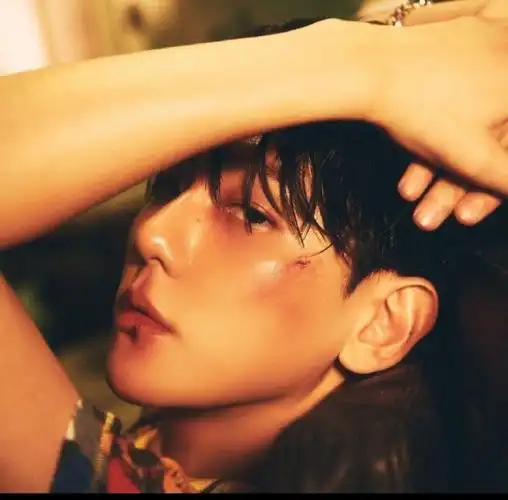 边伯贤 迷你四辑《hello, world》空降circle专辑榜一位05(首周销量