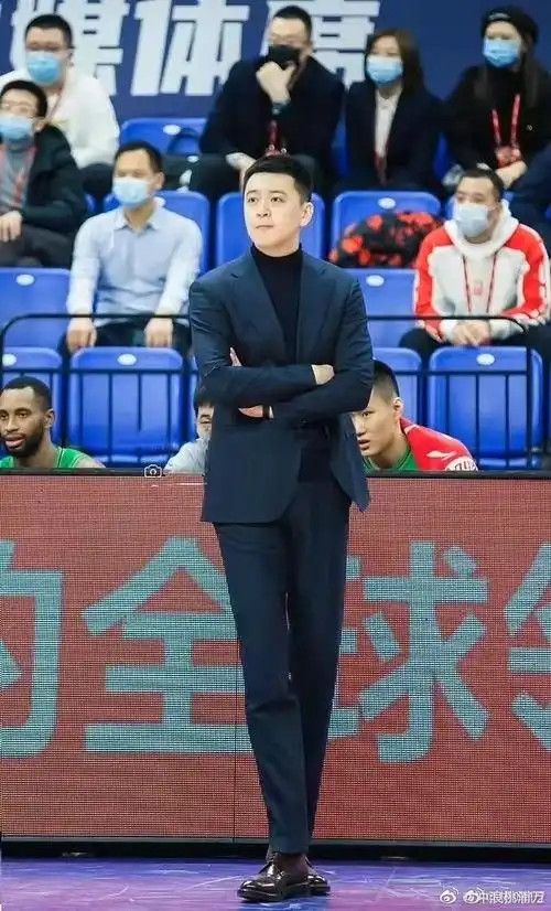 杨鸣称颜值在成绩面前不值一提##杨鸣回应长得帅有啥烦恼