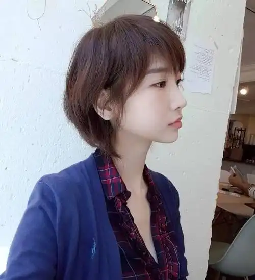 短碎发 发型也这么可爱!