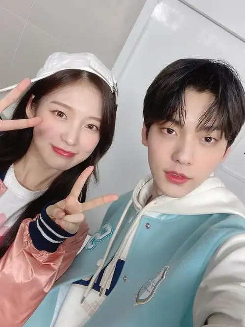 今日音银mc合照 谁看了不说一声——