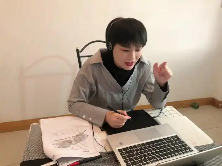 钉钉在线求饶主播老师要自嗨在线教育发展前路漫漫