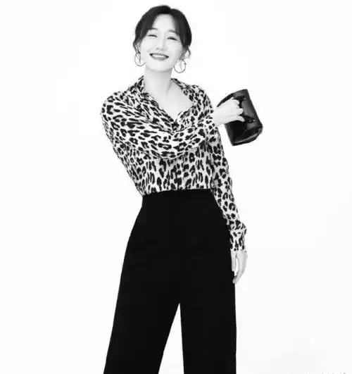 胡歌前女友大变样,薛佳凝近照认不出,鼻子越来越奇怪啥情况?