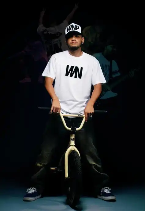 早年经历张震岳照片出生于宜兰县苏澳镇,为台湾阿美族人.