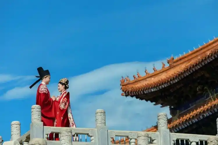 汉服婚纱照 #国风古韵 #古装拍摄 #汉服之美在华夏 又是 - 抖音