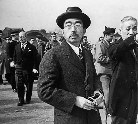 日本战败后的裕仁天皇生活得怎么样