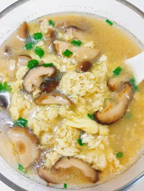 没想到看着平平无奇的蘑菇鸡蛋汤会这么鲜