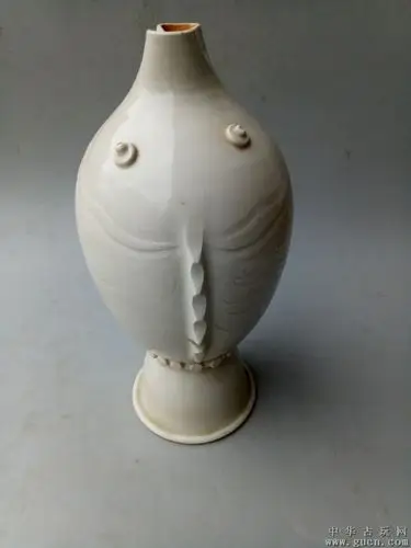 出土的宋代定窑鱼型瓷瓶