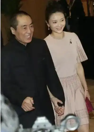 张艺谋妻子不应该发这样的文挨骂都是轻的就别给老谋子添乱了