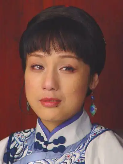 在与欧阳岚渡过极短暂的青春年华后,陷入无助寂静的煎熬,不育的痛楚