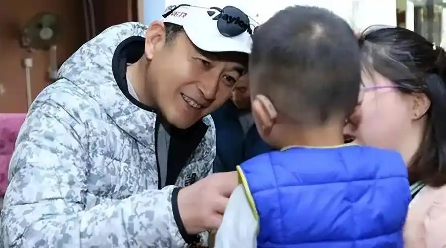 王志飞:和张歆艺恋爱7年无果,和小15岁的张定涵认识三天就领证_李健