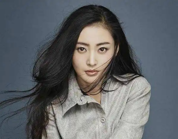 原创改年龄的女明星张天爱唐艺昕改小2岁她直接年轻6年