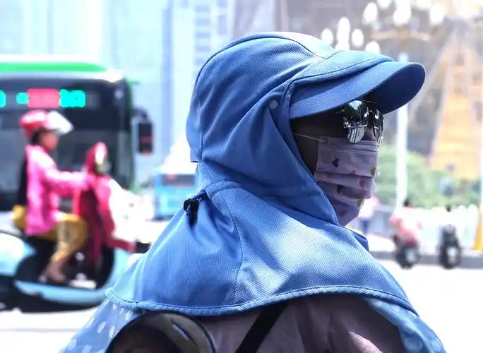 烈日炎炎众生相 来看看柳州暑天"表情包"(图)