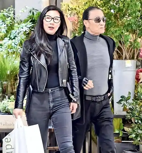 他找到了比自己小19岁的女友coco,coco可以说是谢贤最有名的一位女友