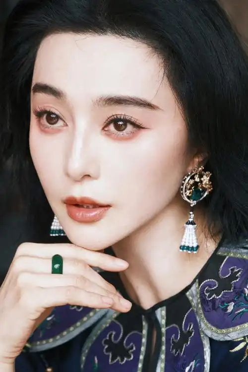 范冰冰受泰旅局邀请出席2024宋干庆典活动.